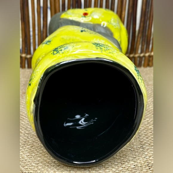 Trader Vic's 2023 Kiai Tiki Mug Shima Ceramics Hawaiian Yellow Moray Eel - Picture 13 of 13